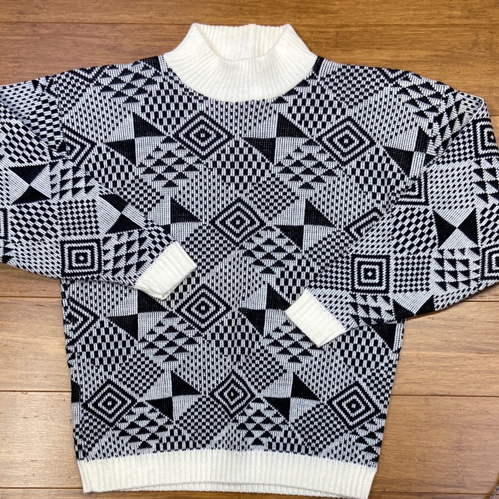 Vintage 80’s La Vista Geometric Black and White Turtle Neck Sweater